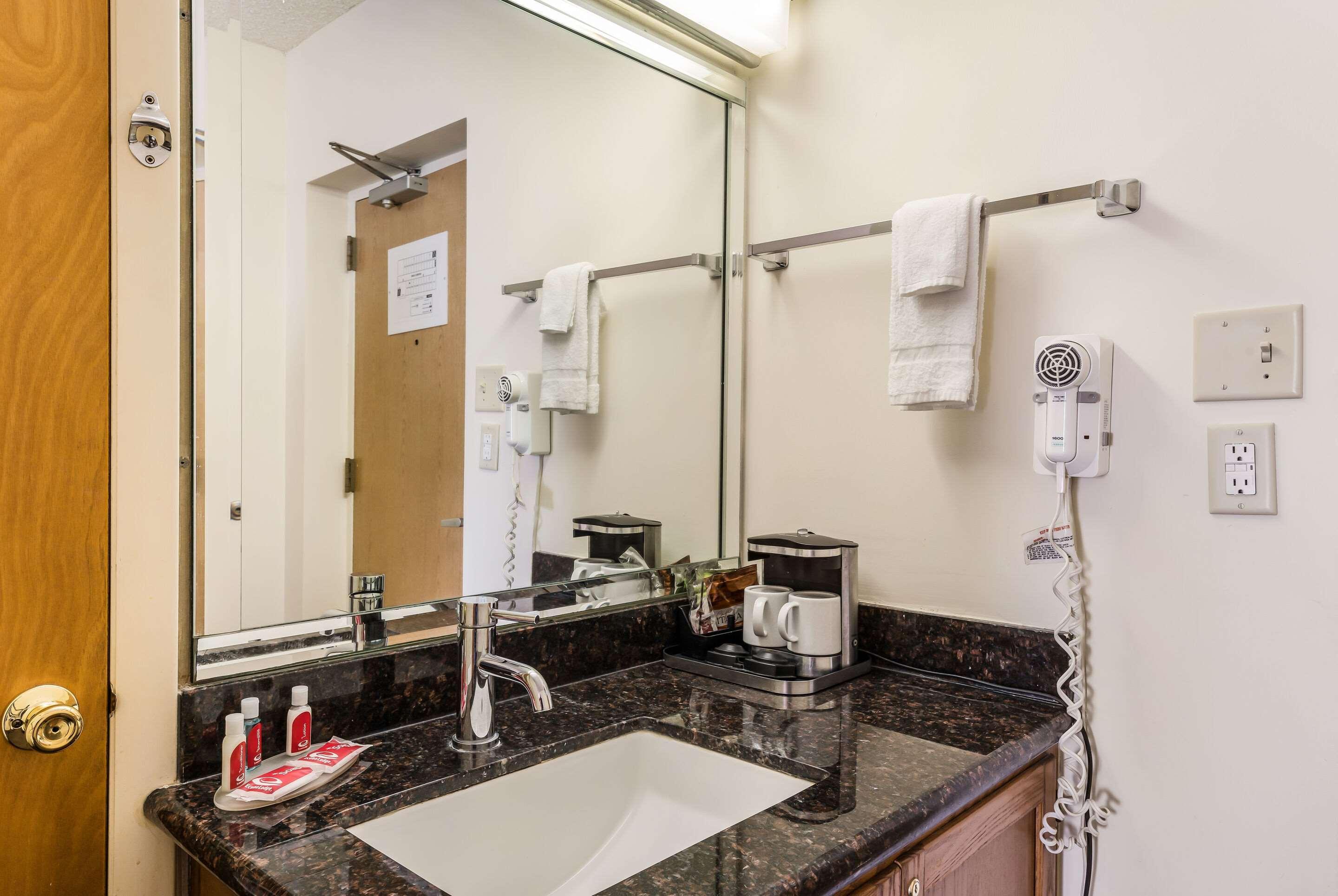 Econo Lodge Quakertown Esterno foto